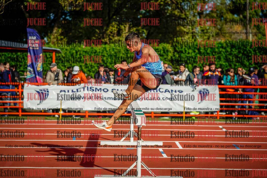 Fotos de los 3000 m con obstáculos de varones