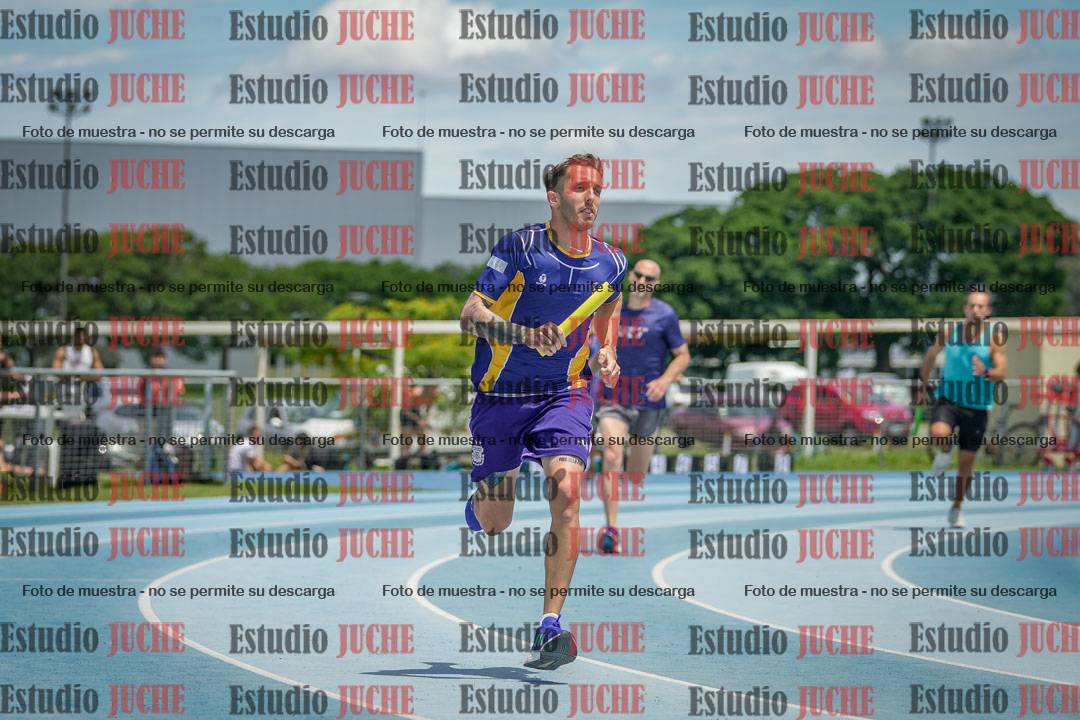 Fotos de la largada de los relevos 20' para running teams - serie 2