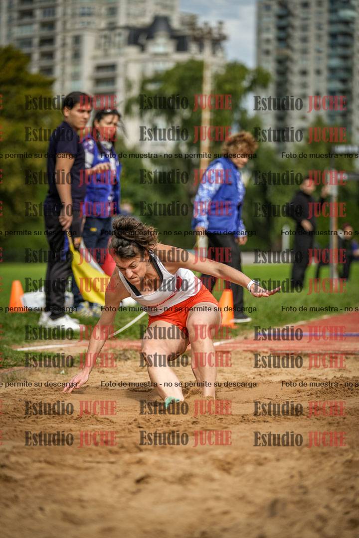 Fotos del salto en largo - mujeres mayores