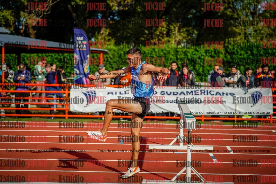 Fotos de los 3000 m con obstáculos de varones