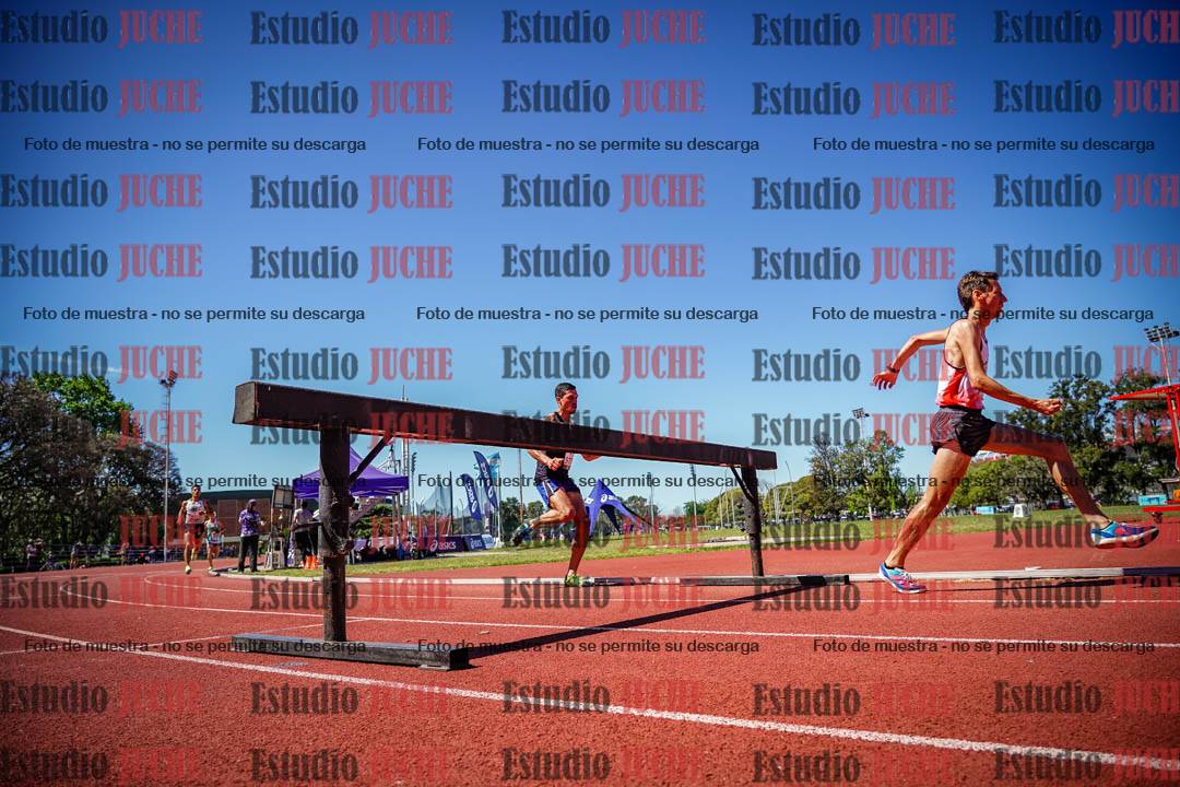 Fotos de los 3000 m con obstáculos de varones