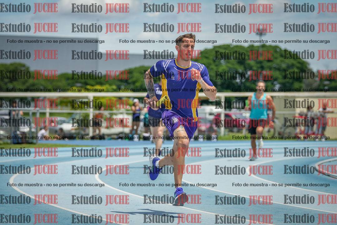 Fotos de la largada de los relevos 20' para running teams - serie 2