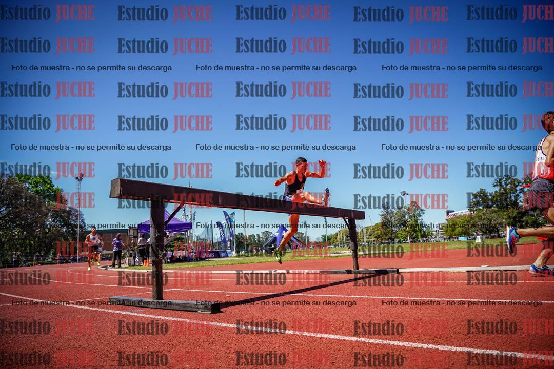 Fotos de los 3000 m con obstáculos de varones