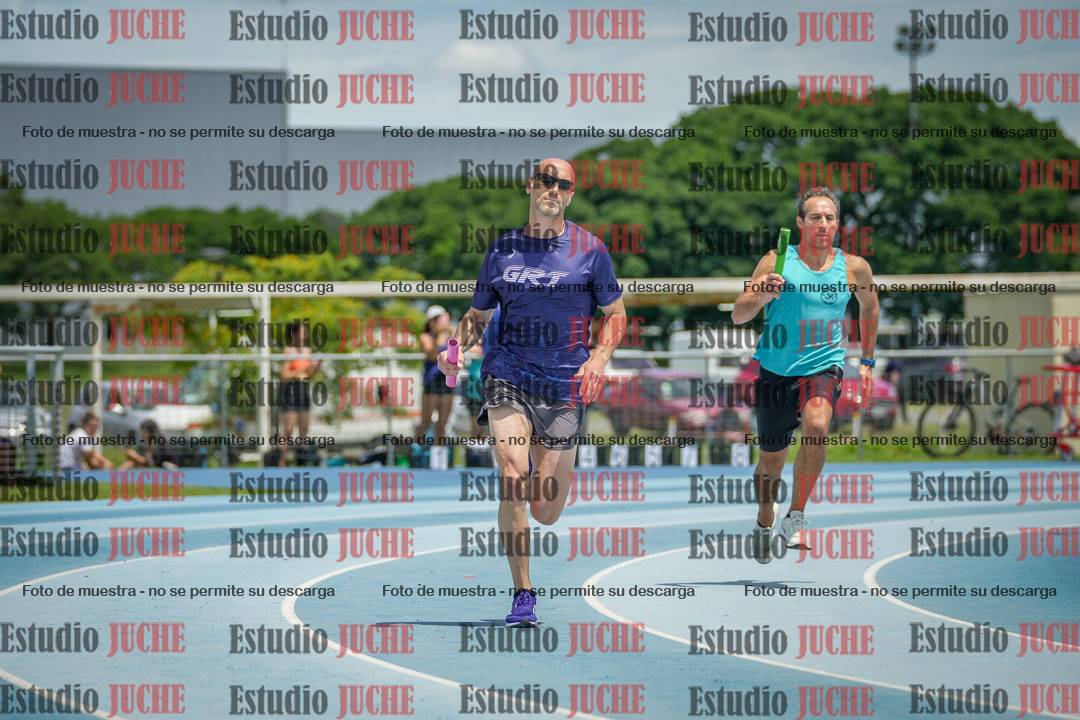 Fotos de la largada de los relevos 20' para running teams - serie 2