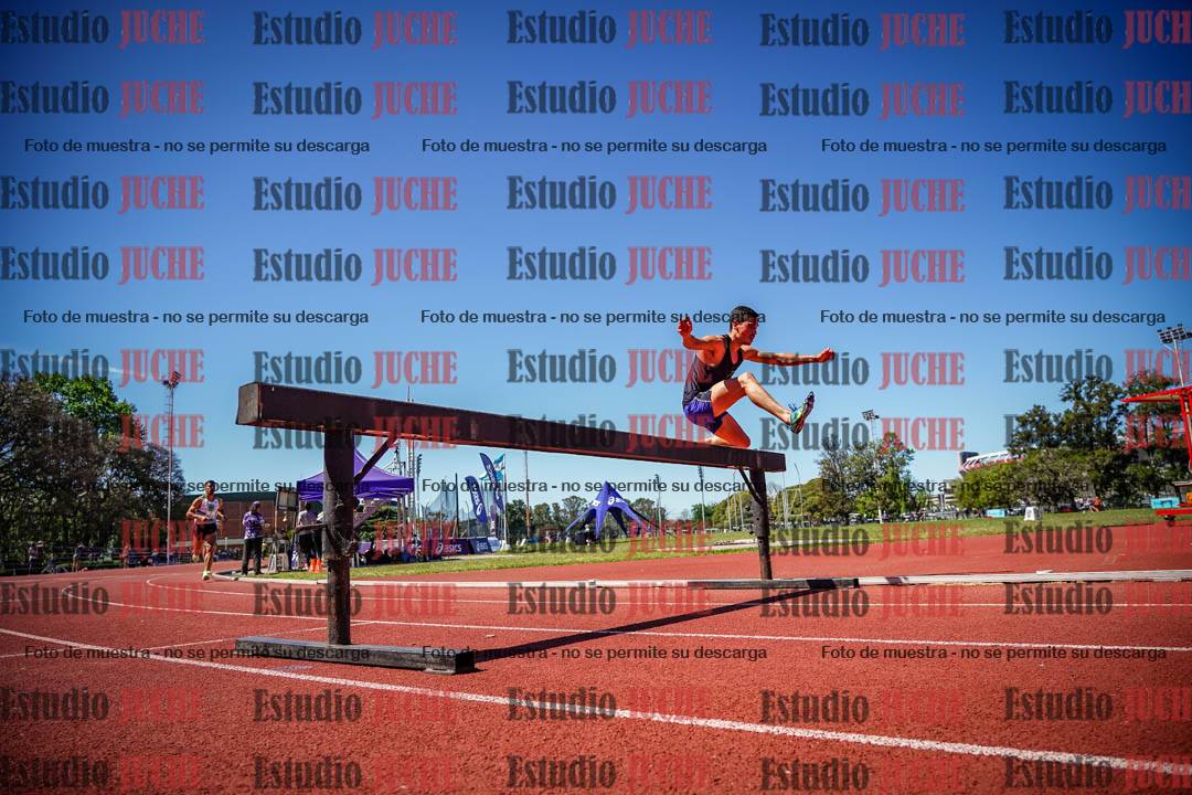 Fotos de los 3000 m con obstáculos de varones