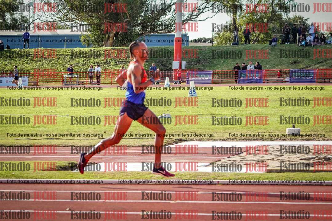 Fotos de los 3000 m con obstáculos de varones