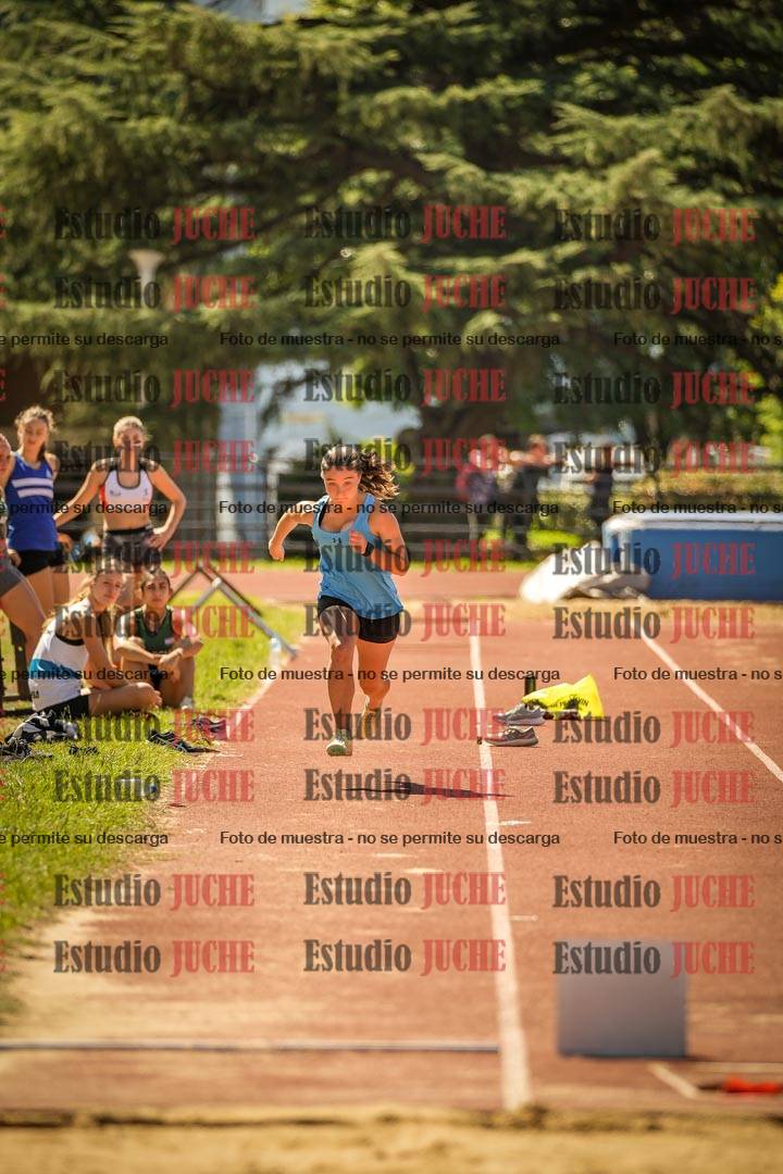 Fotos del salto en largo de mujeres