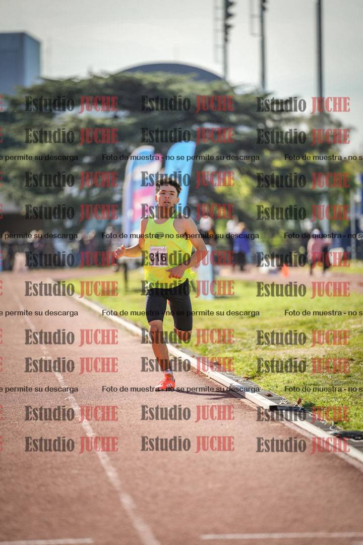 Fotos de los 800 m llanos de varones