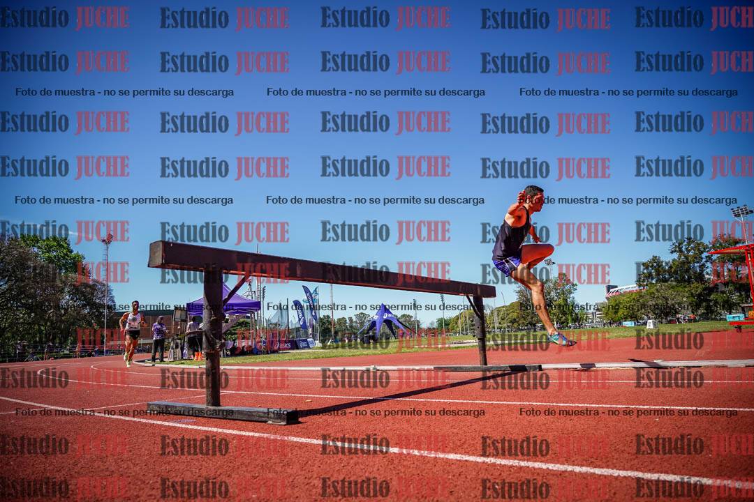 Fotos de los 3000 m con obstáculos de varones