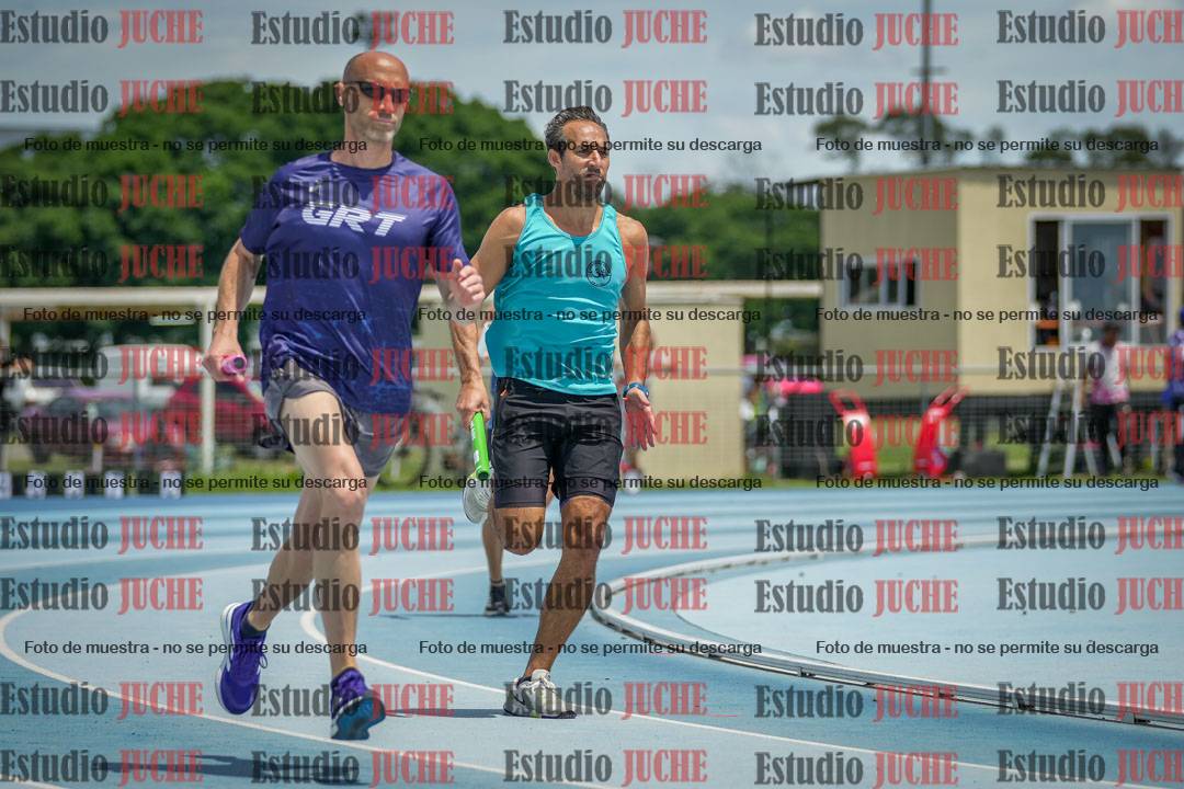 Fotos de la largada de los relevos 20' para running teams - serie 2