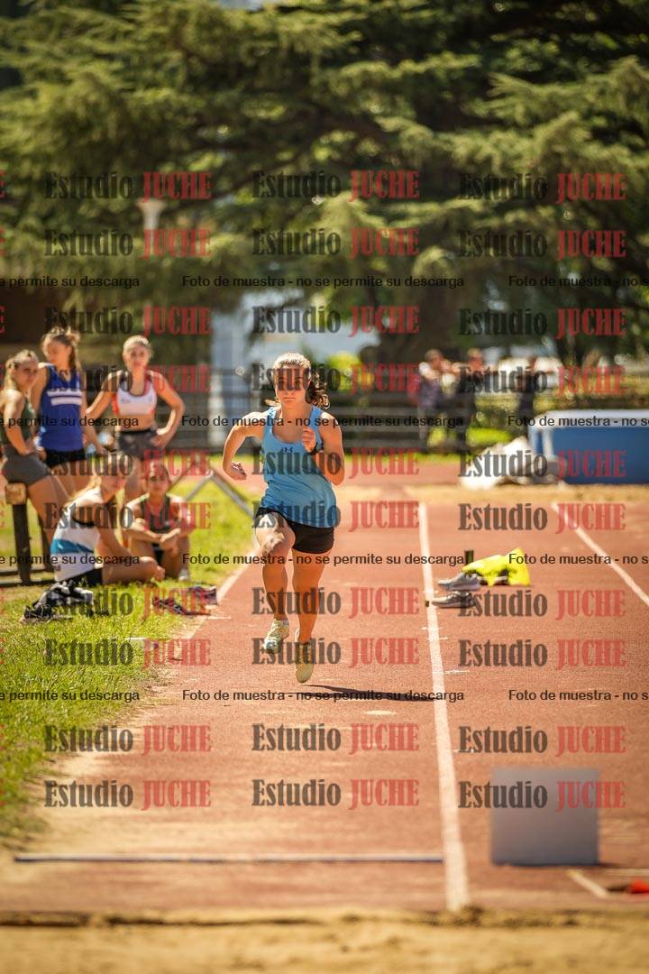 Fotos del salto en largo de mujeres