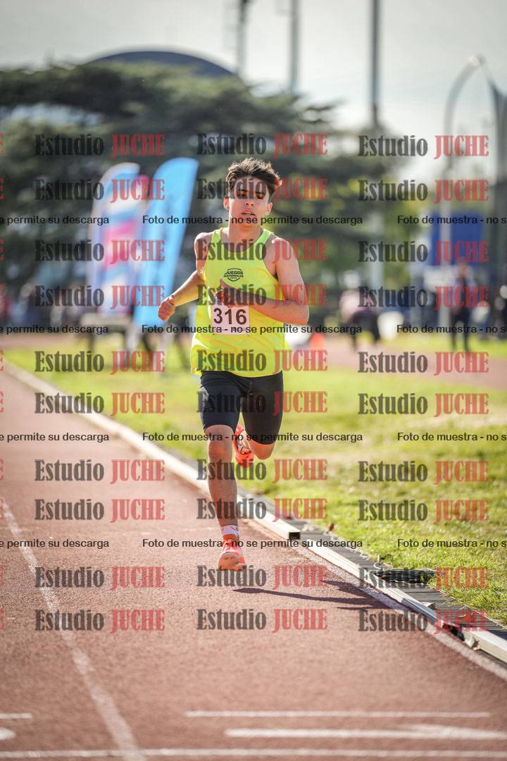Fotos de los 800 m llanos de varones