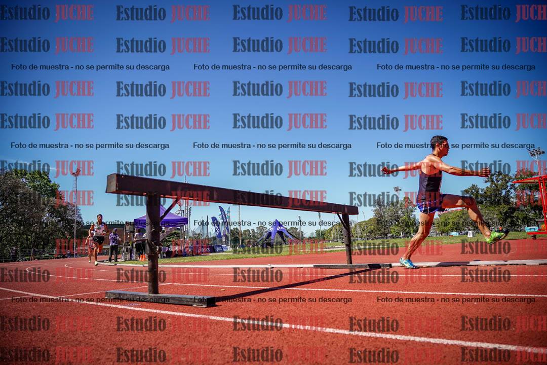 Fotos de los 3000 m con obstáculos de varones