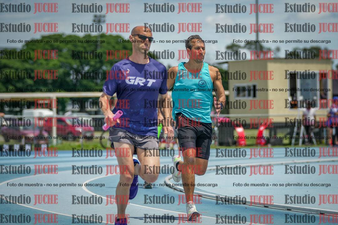 Fotos de la largada de los relevos 20' para running teams - serie 2