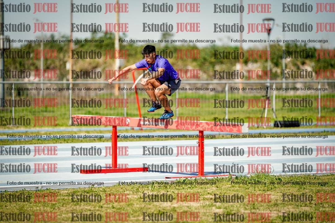 Fotos de los 2000 m con obstáculos de varones