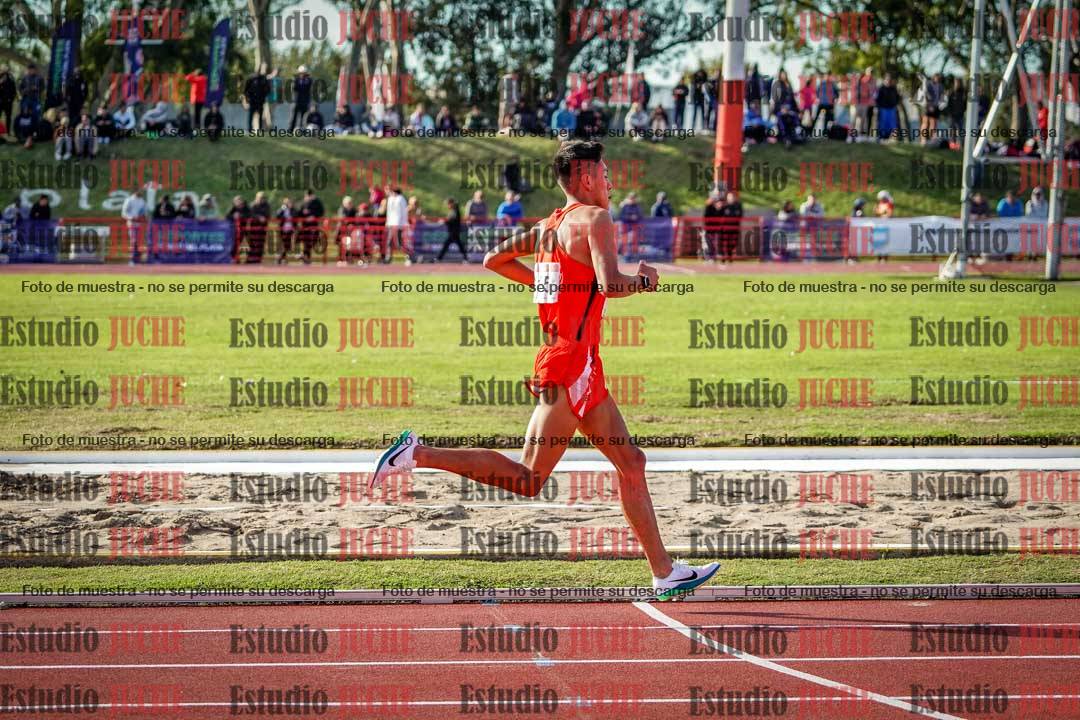 Fotos de los 3000 m con obstáculos de varones