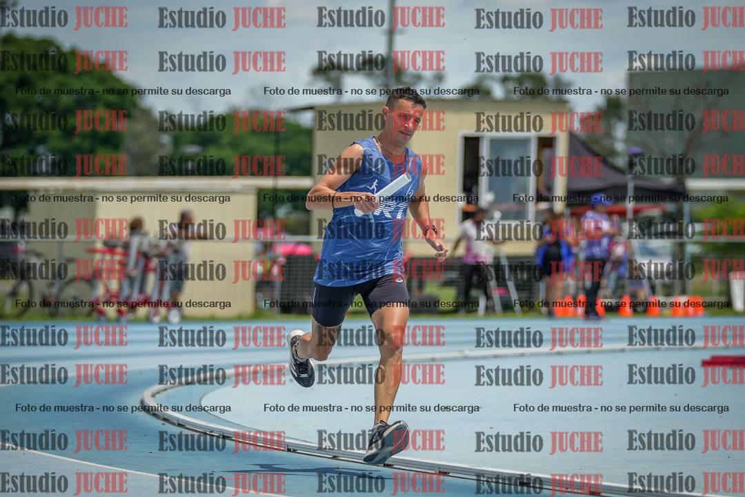 Fotos de la largada de los relevos 20' para running teams - serie 2