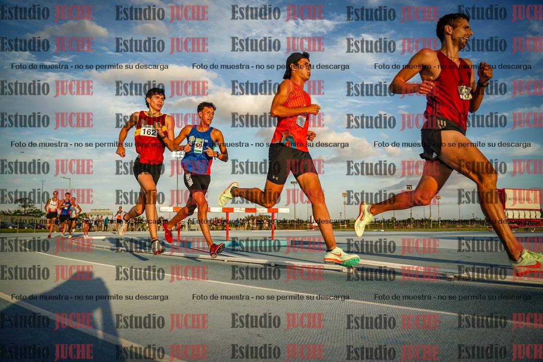 Fotos de los 3000 m llanos de varones