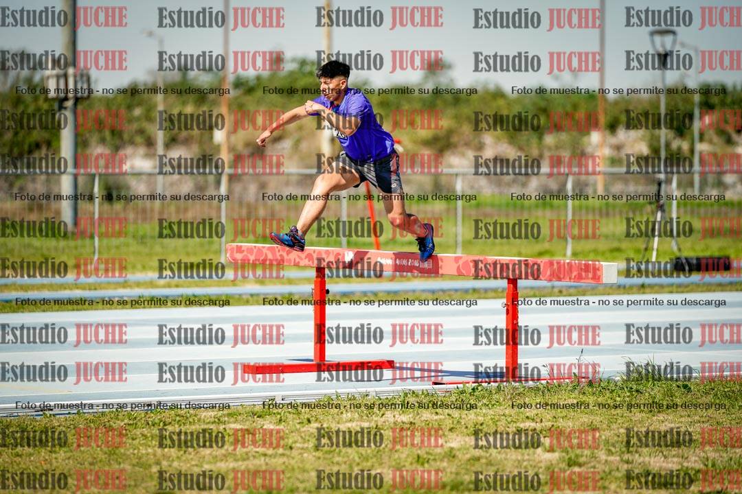 Fotos de los 2000 m con obstáculos de varones