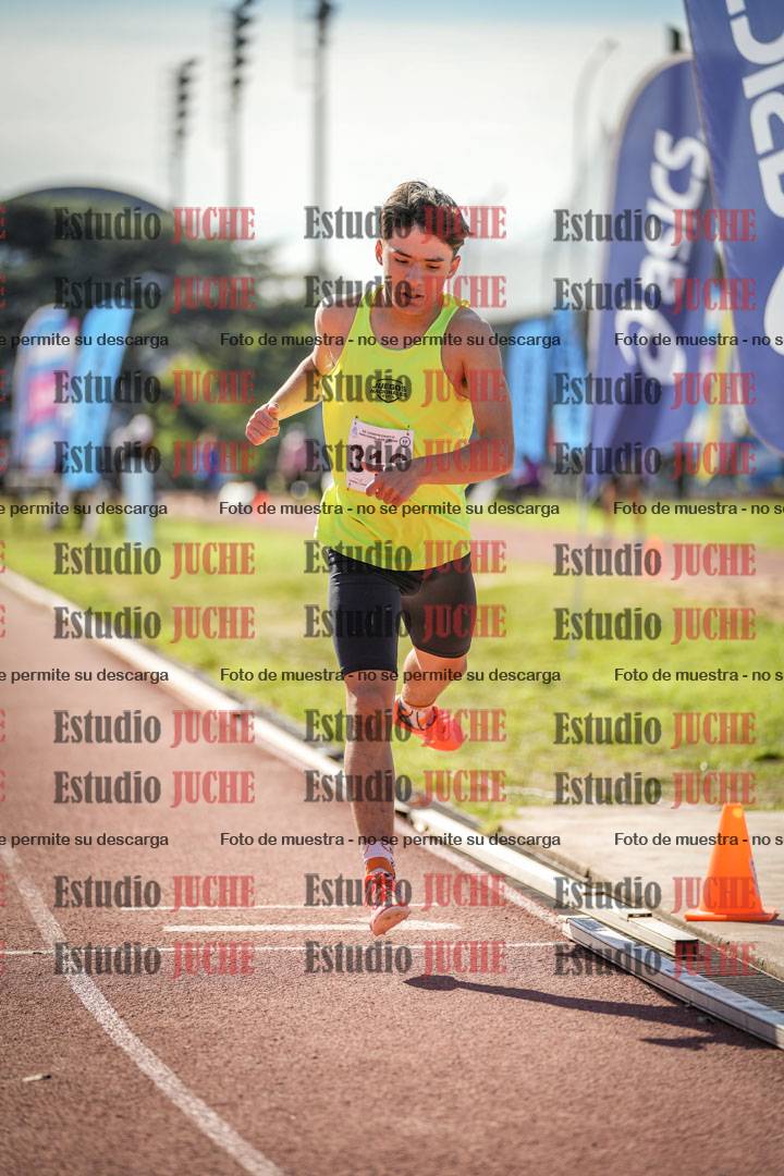 Fotos de los 800 m llanos de varones