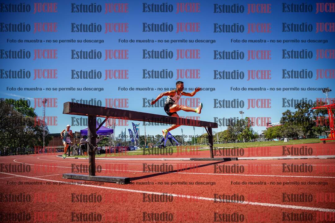 Fotos de los 3000 m con obstáculos de varones