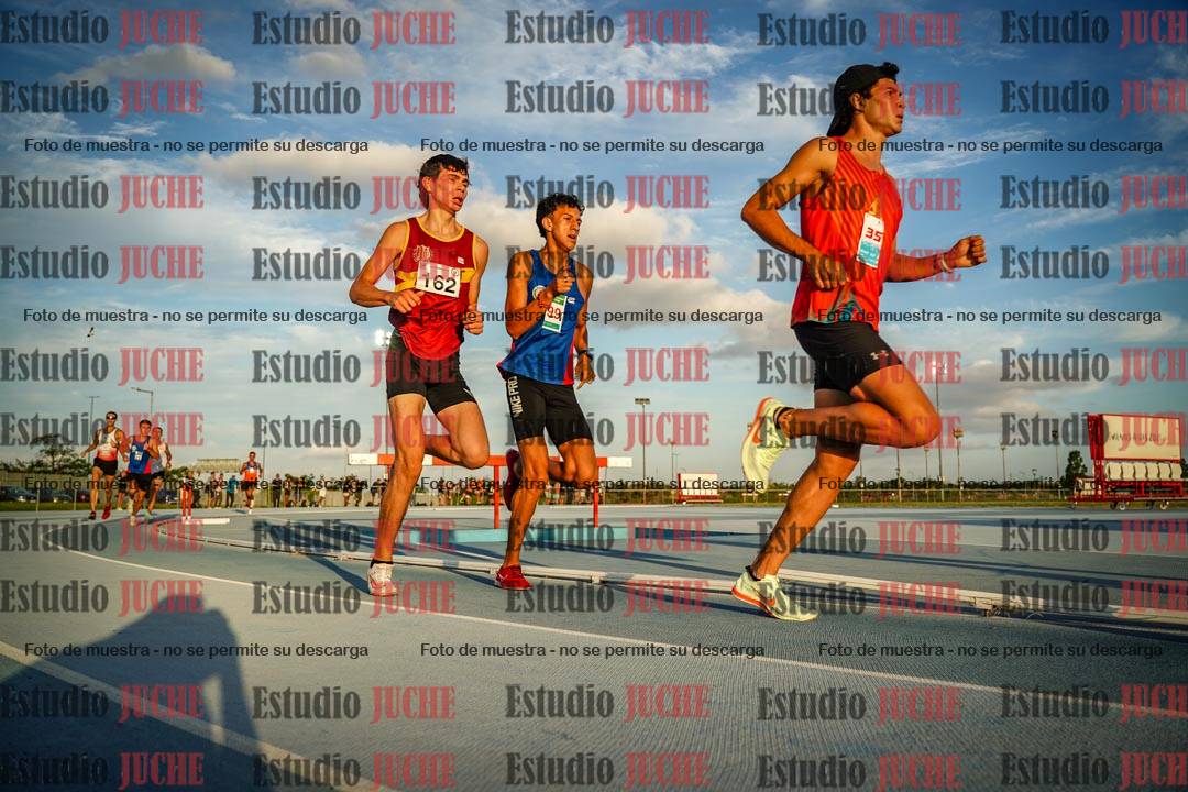 Fotos de los 3000 m llanos de varones