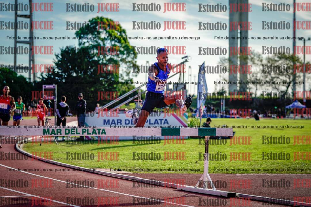 Fotos de los 3000 m con obstáculos de varones