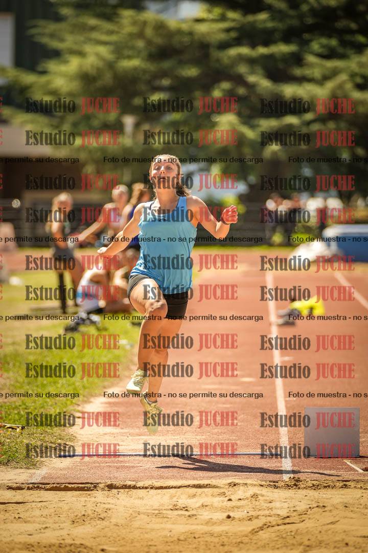 Fotos del salto en largo de mujeres