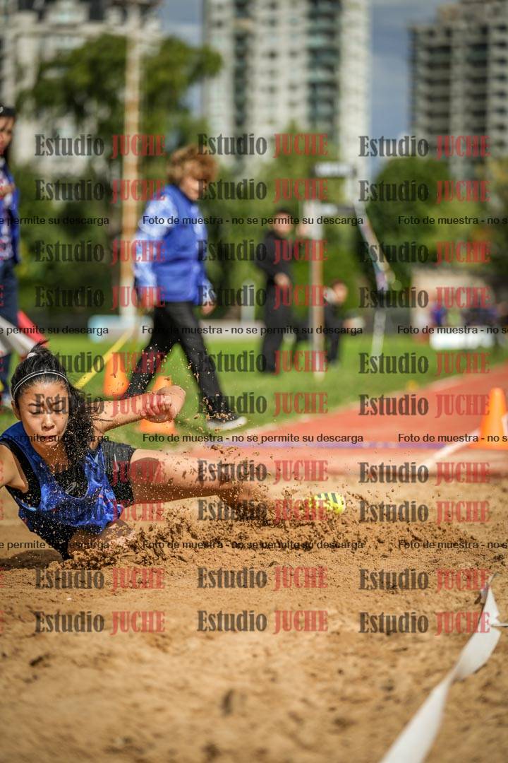 Fotos del salto en largo - mujeres mayores