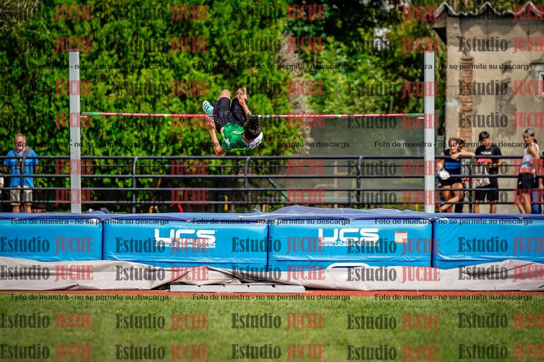 Fotos del salto en alto de mujeres y varones