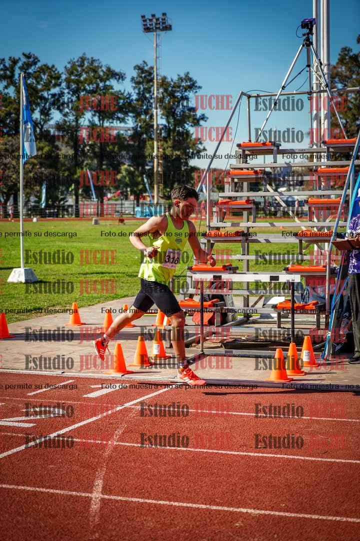 Fotos de los 800 m llanos de varones