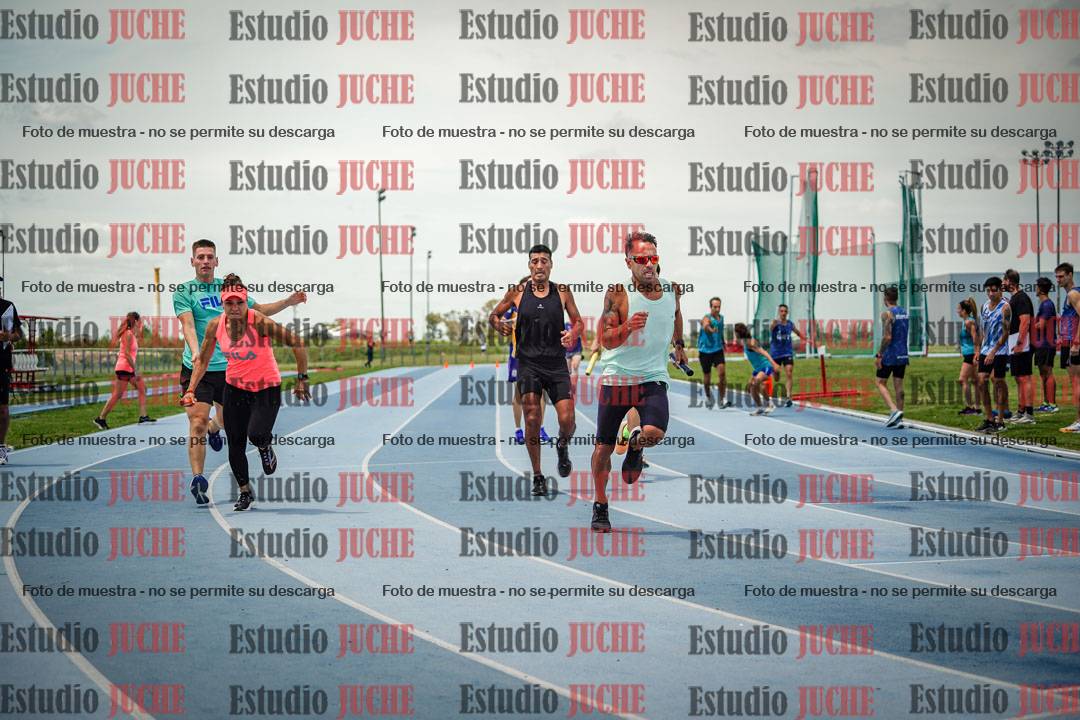 Fotos durante el transcurso de los relevos 20' para running teams - serie 2