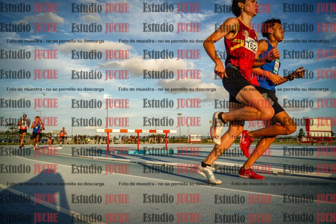 Fotos de los 3000 m llanos de varones
