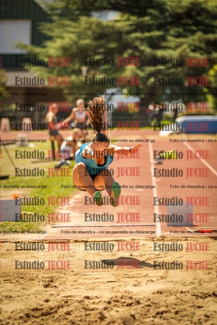 Fotos del salto en largo de mujeres