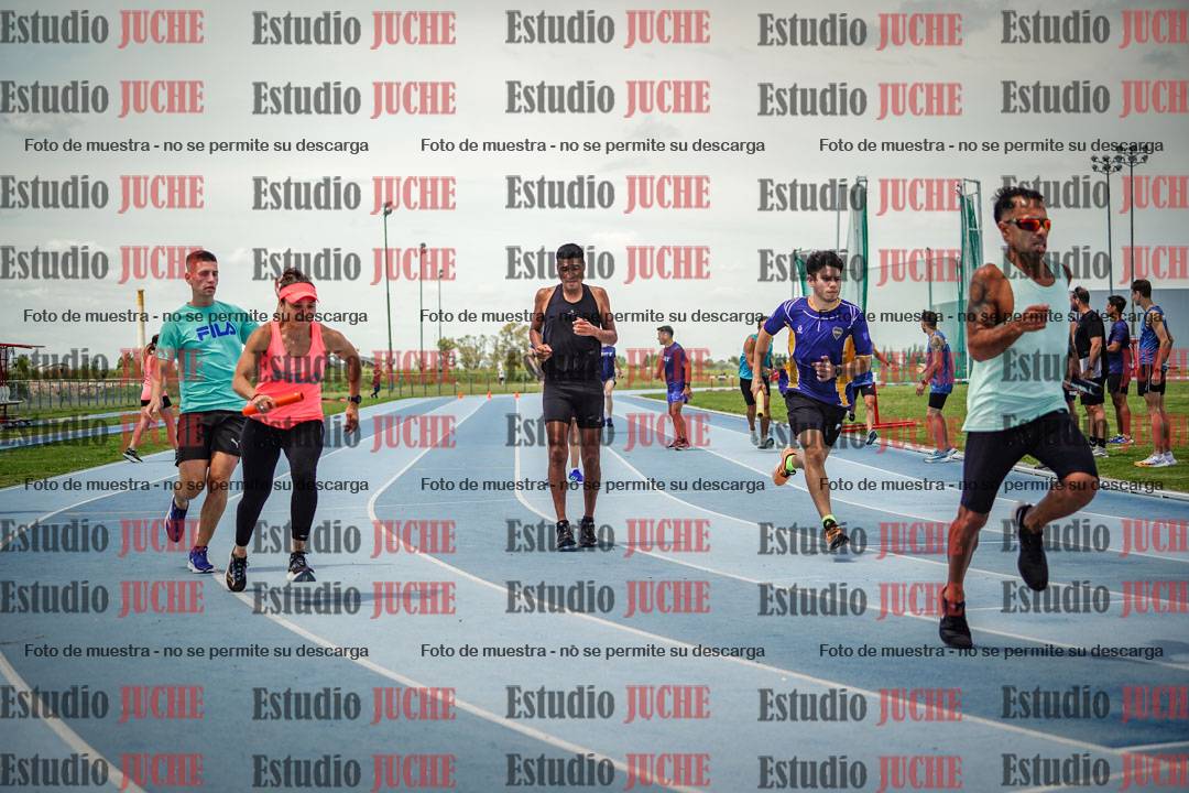 Fotos durante el transcurso de los relevos 20' para running teams - serie 2
