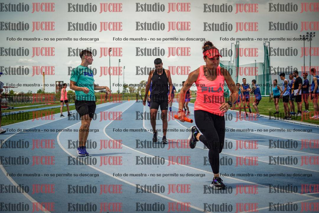 Fotos durante el transcurso de los relevos 20' para running teams - serie 2