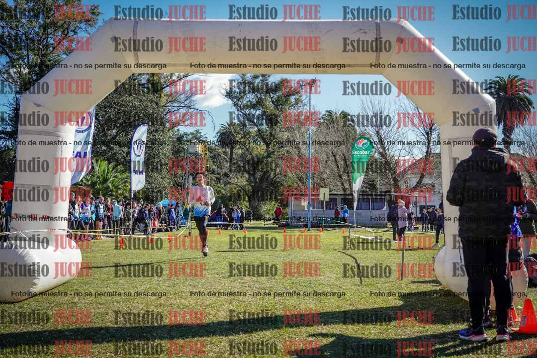 Fotos de la llegada del cross de 2000 m