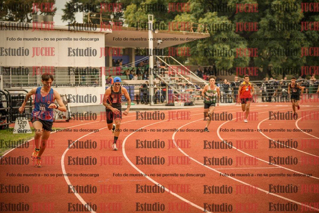 Fotos de los 800 m llanos de varones