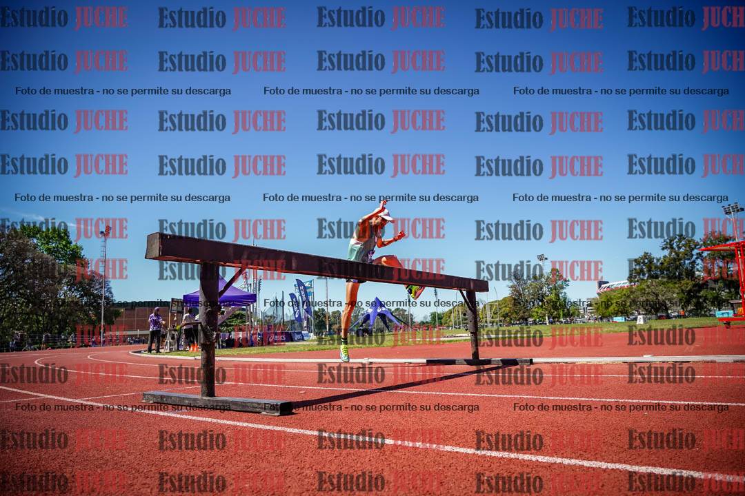 Fotos de los 3000 m con obstáculos de varones
