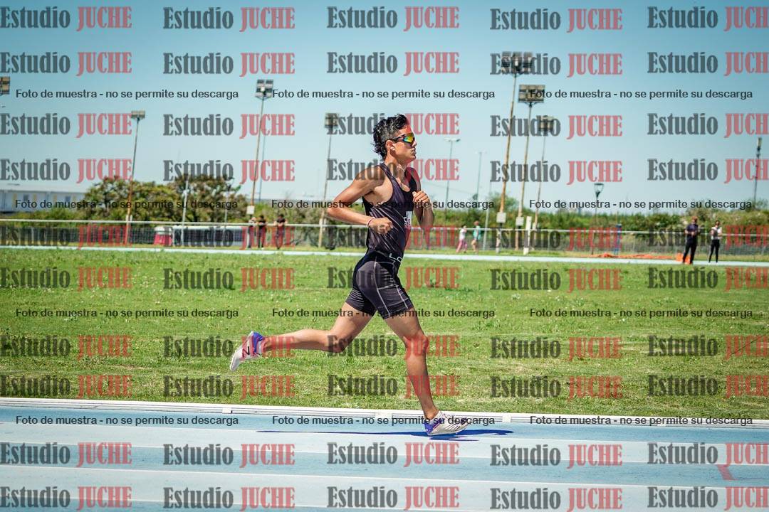 Fotos de los 800 m llanos de varones
