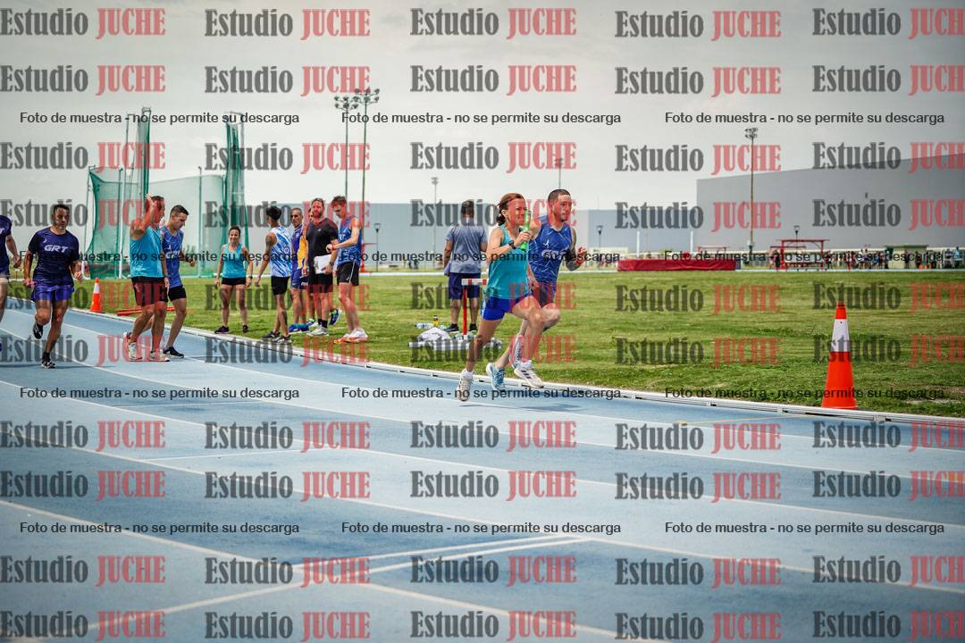 Fotos durante el transcurso de los relevos 20' para running teams - serie 2