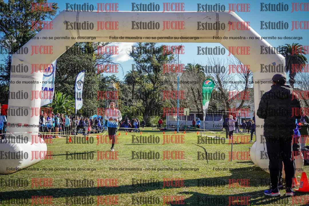 Fotos de la llegada del cross de 2000 m