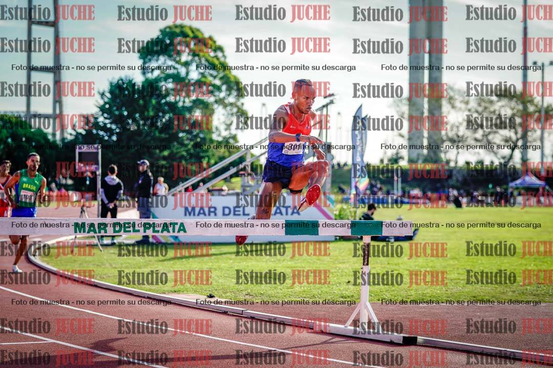 Fotos de los 3000 m con obstáculos de varones