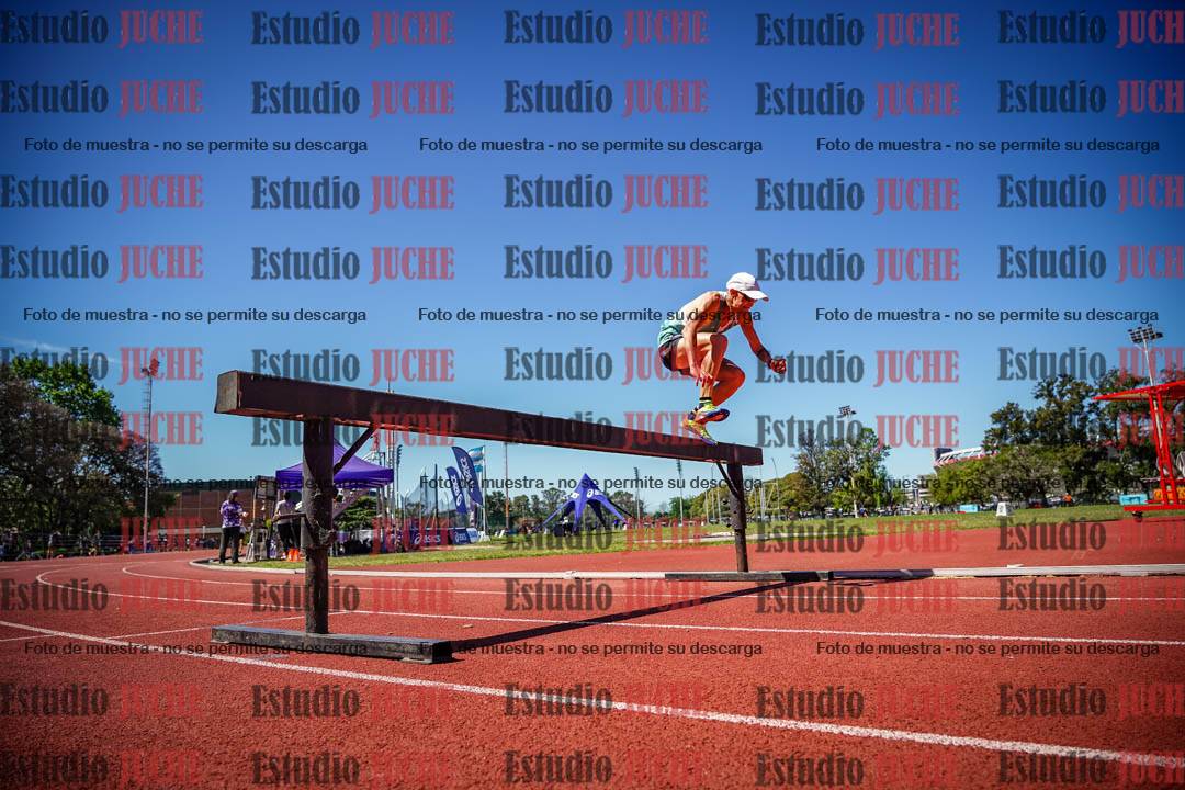 Fotos de los 3000 m con obstáculos de varones