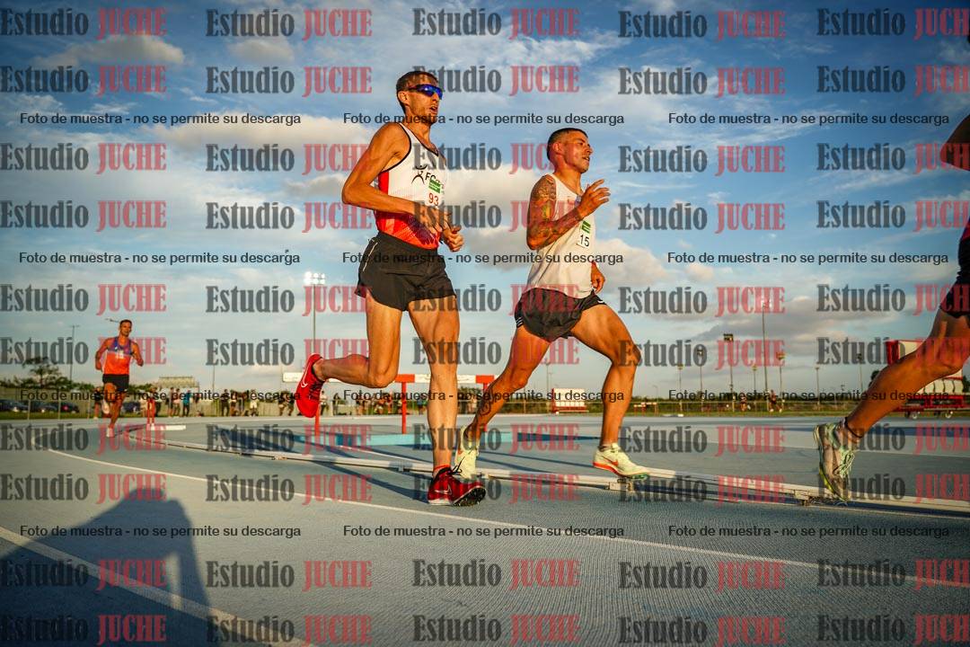 Fotos de los 3000 m llanos de varones