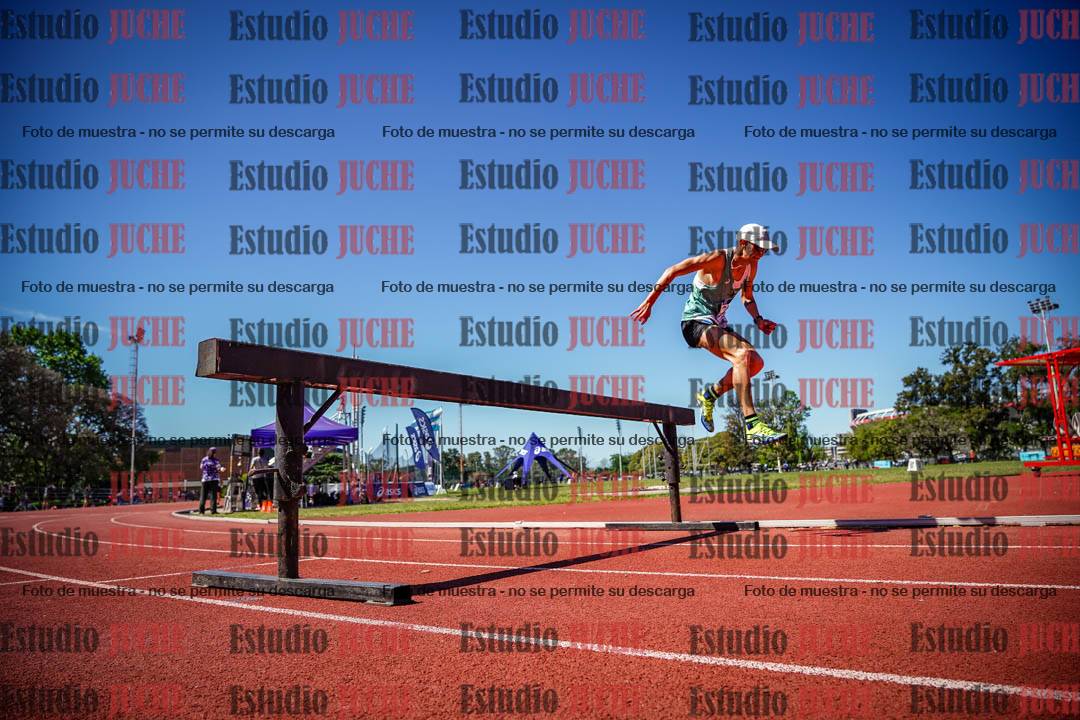 Fotos de los 3000 m con obstáculos de varones
