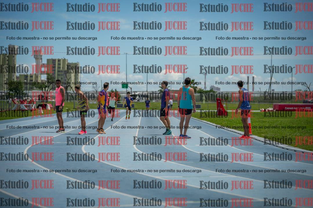 Fotos durante el transcurso de los relevos 20' para running teams - serie 2