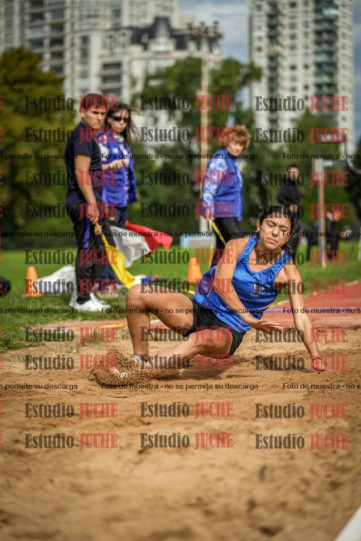 Fotos del salto en largo - mujeres mayores