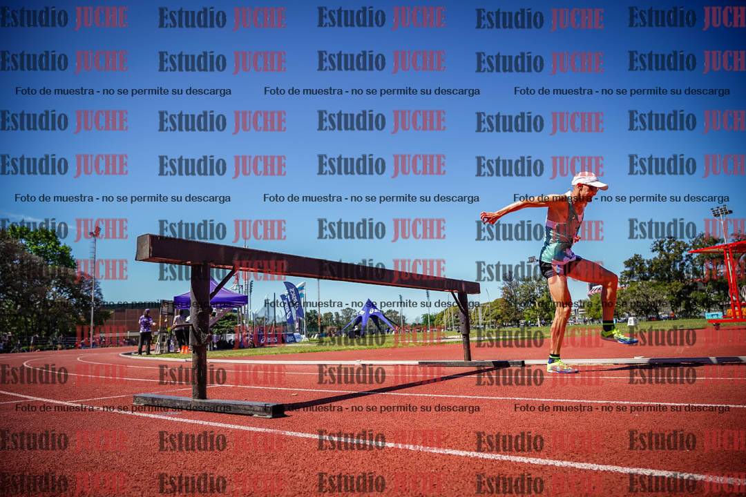 Fotos de los 3000 m con obstáculos de varones