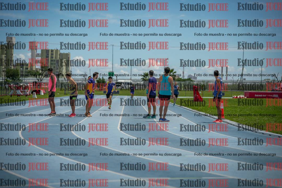 Fotos durante el transcurso de los relevos 20' para running teams - serie 2